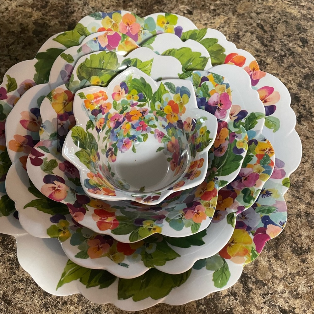 Rachel Zoe nesting bowls! Set of 4.